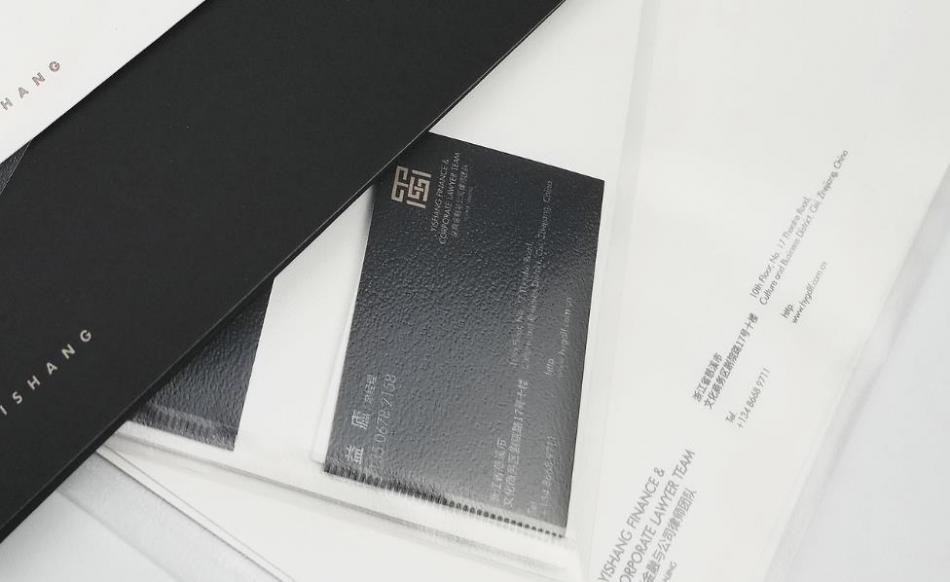 上海畫冊(cè)加急印刷，吉印通24小時(shí)護(hù)航您的品牌發(fā)布會(huì)！